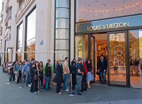 louis vuitton paris champs élysées horaire|louis vuitton magasin paris.